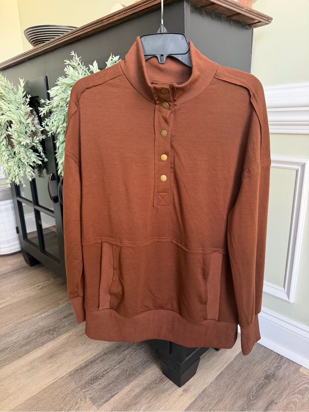 Womens Rust Button-Front Pullover Sweatshirt Medium